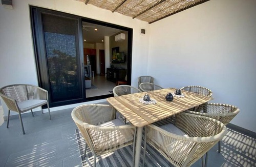 El Pescadero House | New, modern compound w/pool - short walk to beach