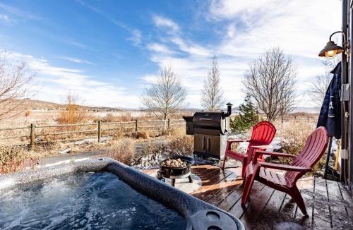 Kimball Junction House | New Mountain Retreat-Hot Tub Views Near Shops