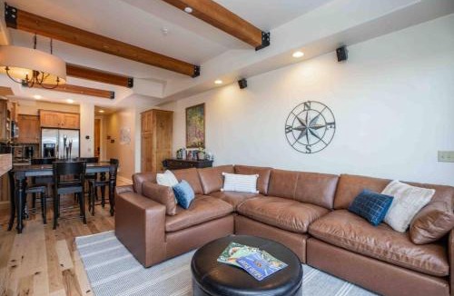 Kimball Junction House | New Mountain Retreat-Hot Tub Views Near Shops