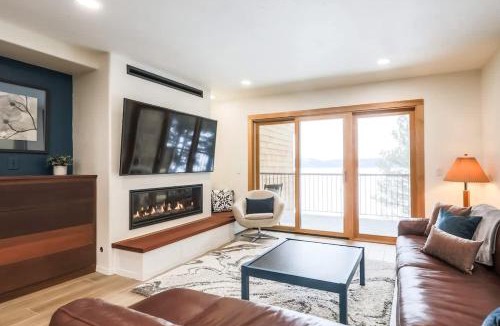 McCall House | NEW Romantic LakeView Studio Beach Pool Modern