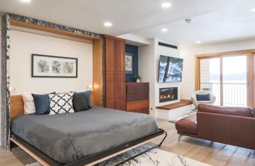 McCall House | NEW Romantic LakeView Studio Beach Pool Modern