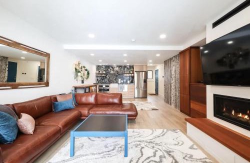 McCall House | NEW Romantic LakeView Studio Beach Pool Modern