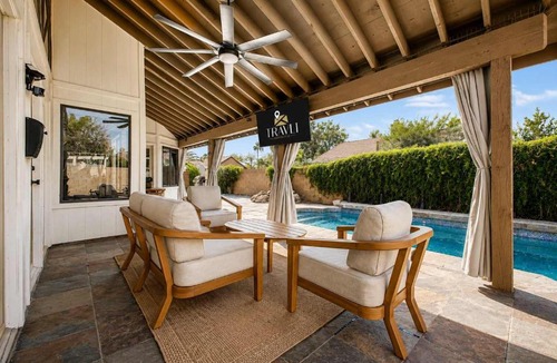 Tempe House | NEW Royal Palms Retreat with Pool Spa & Pool Table