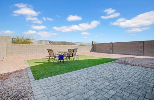 Laveen Village House | NEW Spacious 4-bedroom house in charming Phoenix with WiFi, AC