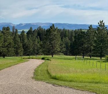 Lewistown House | Newly-Built Modern Farmhouse in Lewistown, MT