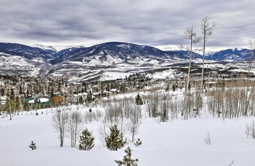 Wildernest House | Newly Remodeled Mtn-View Condo in Silverthorne