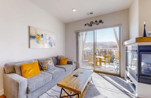 Kimball Junction House | Newpark Terrace Gem with Private Hot Tub & Mountain Views - Walk to Dining