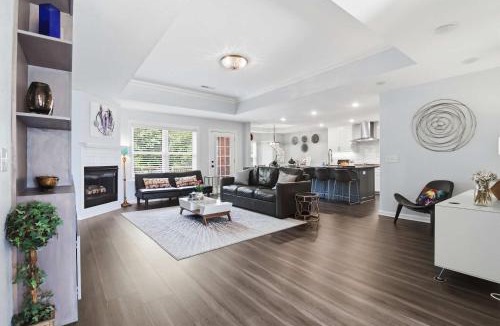 Springdale House | Niagara Retreat in the Heart of NWA