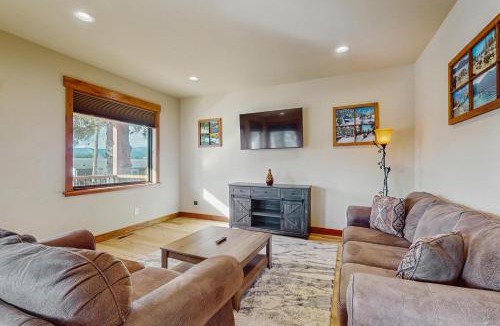 Ronald House | No. 3 Coal Mine Cabin & Studio