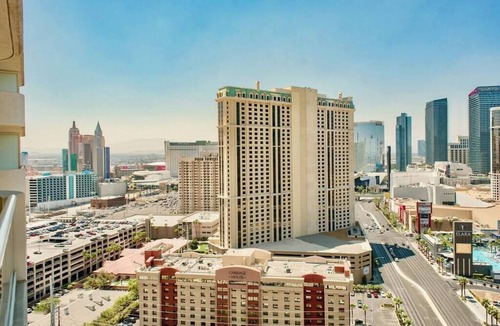 Las Vegas Condo | No Resort Fee | Balcony Strip Views, Pools & Parking