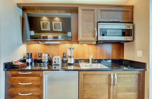 Las Vegas Condo | No Resort Fee | Strip Views, Pools & Parking