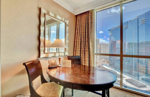 Las Vegas Condo | No Resort Fee | Strip Views, Pools & Parking