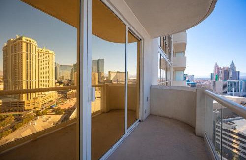 Las Vegas House | No Resort Fee Strip View Balcony+ Valet Parking