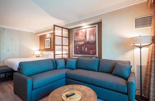Las Vegas House | No Resort Fee Strip View Balcony+ Free Valet+ Pool
