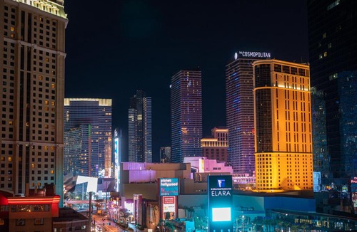 Las Vegas Apartment | NO RESORT FEES-MGM Stripview-Jacuzzi-Formula 1 TRACK VIEW