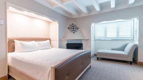 Golden Rectangle Hotel | Normandy Inn