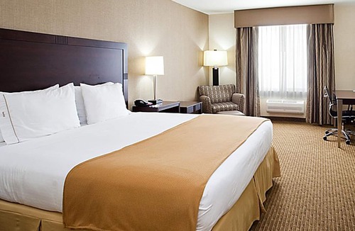 Eagan House | Norwood Inn Eagan - 1 King Bed Accessible Non Smoking