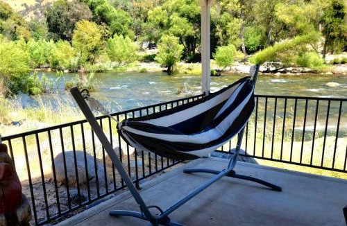 Three Rivers House | Oasis Riverfront House -10 min to Sequoia