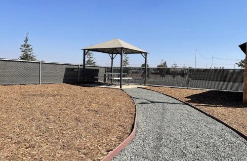 Visalia House | Ocean Breeze Pet-Friendly Sequoia Home