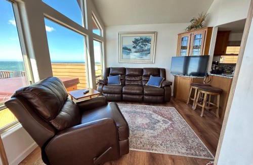 Smith River House | Ocean Front Cabin 15, Jacuzzi & Sensational Views