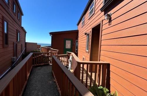 Smith River House | Ocean Front Cabin 15, Jacuzzi & Sensational Views