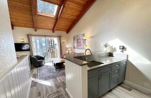 Yachats Apartment | Ocean Front, Harmony at Oregon House, Stairs to the Beach!