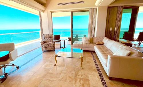Las Conchas House | Ocean Wrap Around Oceanfront Balcony at Tessoro