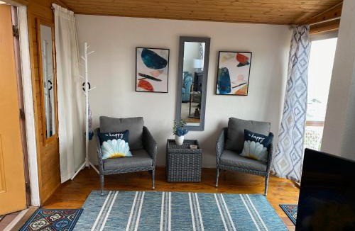 Smith River House | Oceanfront Cabin 4 with Jacuzzi & Stunning Views