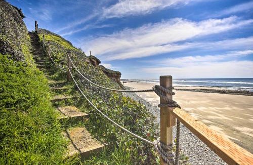 Yachats House | Oceanfront Cottage w/Deck & Secluded Beach Access!