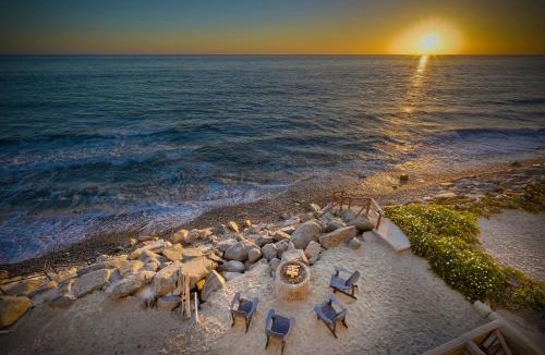 South Oceanside House | Oceanfront Getaway, Private Beach, Fire Pit, 5BR