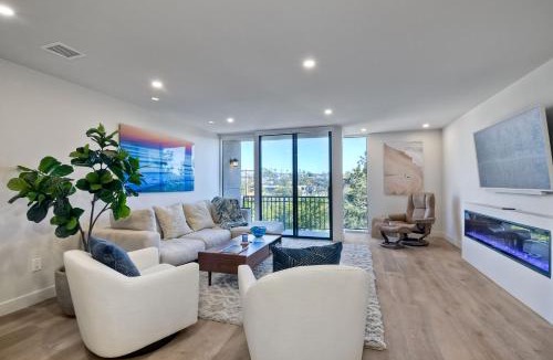 Encinitas House | Oceanfront, Luxury Remodel, Pool, Walk To Dining