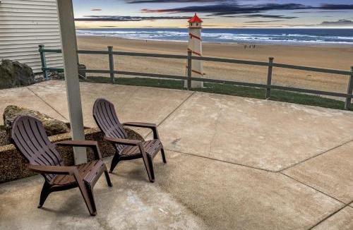 Lincoln City House | Oceanfront Studio - Ground Floor - Sleeps 4