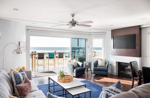 South Mission Beach House | Oceanfront, two-level condo with stunning view, decks, fast WiFi & fireplace