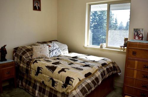 Tamarack House | Off-The-Grid Cottage Rental with 360-Degree Mountain Views near Cascade, Idaho