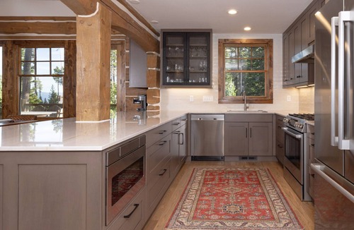 Powder Ridge Cabin | Oglala Escape | Luxury Ski-in/Out Cabin + Hot Tub