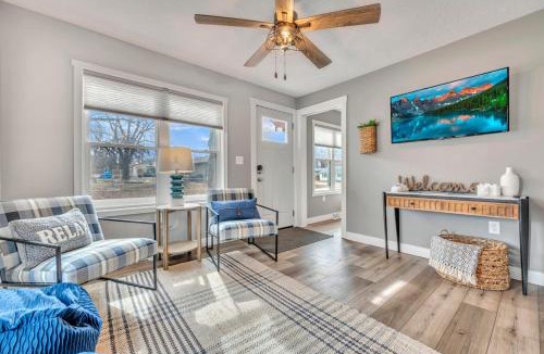 Arnolds Park Villa | Okoboji BLUEtiful Cottage