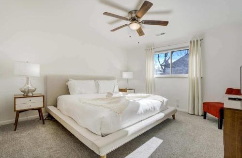 Broadmoor Apartment | Old Broadmoor Condo Private Deck Washer Dryer Unit