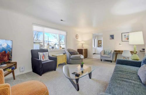 Broadmoor Apartment | Old Broadmoor Condo Private Deck Washer Dryer Unit