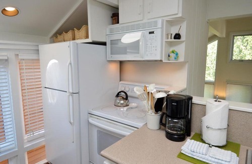 Aspen House | Old Hundred Unit 102, Townhouse with Treetop Views & Excellent Location, 3 Blocks to Ski Slopes