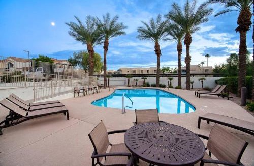 South Scottsdale House | Old Town Area Home - Pool Patio Fireplace