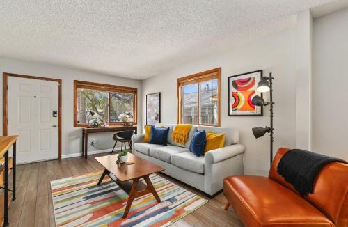 Old Town House | Old Town Basecamp 6 Blocks to Old Town Square