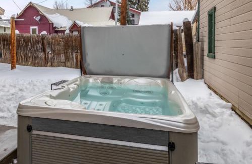 Old Town House | Old Town Home Hot Tub & Games