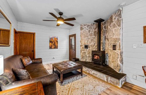 Old Town House | Old Town Home Hot Tub & Games