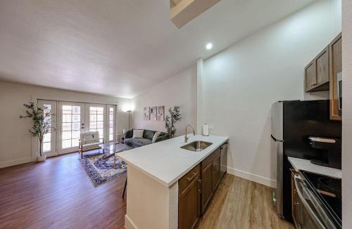 North Mountain Apartment | Olive & Oak Retreat King Bed Pool Fast Wi-Fi