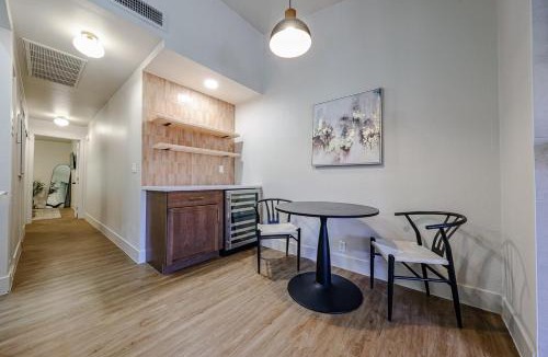 North Mountain Apartment | Olive & Oak Retreat King Bed Pool Fast Wi-Fi