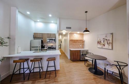 North Mountain Apartment | Olive & Oak Retreat King Bed Pool Fast Wi-Fi