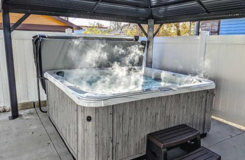 Central Colorado Springs House | Olympic Studio - Workcation Hot Tub 4K Roku