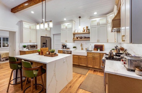 Lava Hot Springs House | On 5 Acres! Cabin w/Hot Tub in Lava Hot Springs