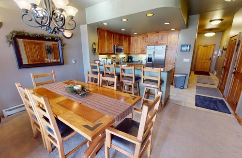 Frisco Condo | On Lake Rec Path! Walk to Dining, Shops. Hot Tubs, Elevator. Near Everything!