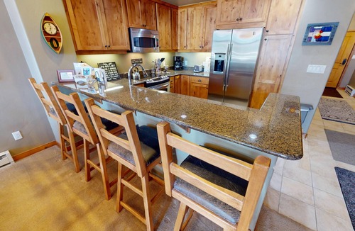 Frisco Condo | On Lake Rec Path! Walk to Dining, Shops. Hot Tubs, Elevator. Near Everything!
